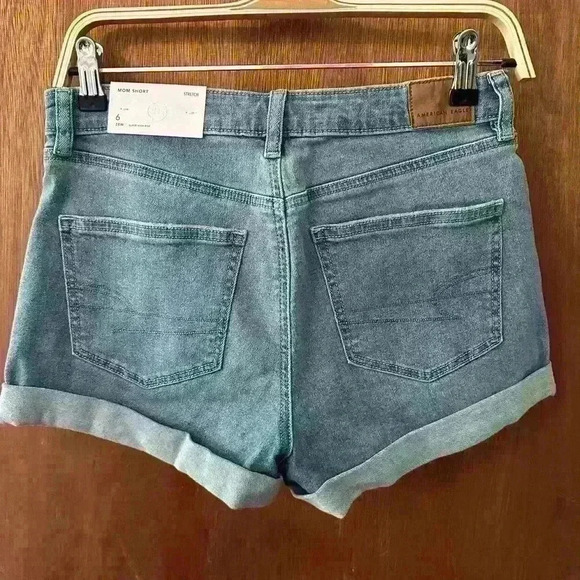 NWT American Eagle Jean Mom Shorts - Picture 1 of 3